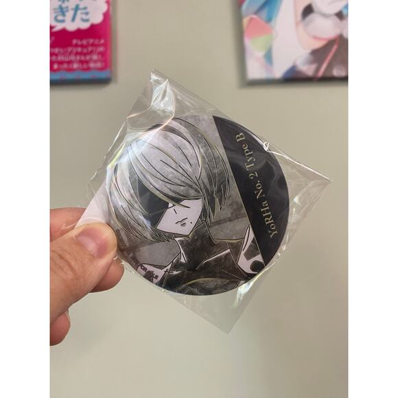 NieR: Automata 2b Large Tin Badge BONUS ITEM - Picture 1 of 3